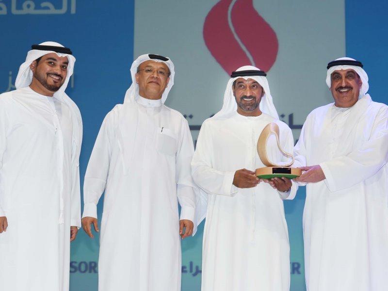 عنصر من مكتبة صور الهيئة عن الشيخ أحمد يكرم غاز الإمارات بجائزة الحفاظ على البيئة