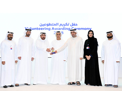 an image of Al Tayer honouring volunteers