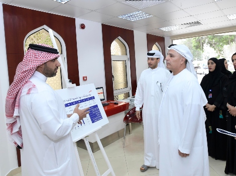 an image of Al Tayer reviewing indicators of customers happiness centres 