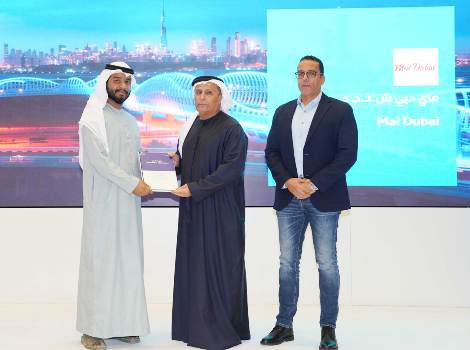 an image of Al Tayer honouring the winners