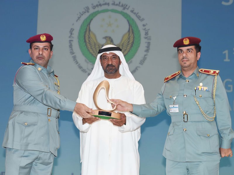  عنصر من مكتبة صور الهيئة عن تكربم الإدارة العامة للإقامة الفائزة بجائزة التطبيقات الذكية في الدورة الثامنة لجائزة دبي للنقل المستدام