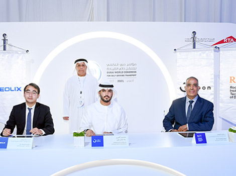 Article image of Al Tayer attends signing of three agreements with participants in self-driving solutions challenge