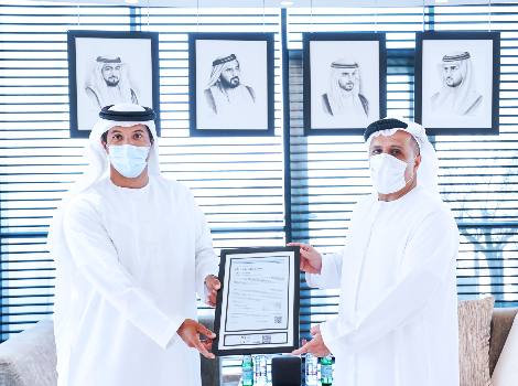 an image o fAl Tayer and Al Marri receiving the Award 