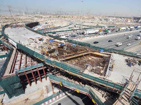 an image showing Work progressing in the construction of bridges