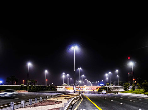Using energy-efficient street lighting technologies 