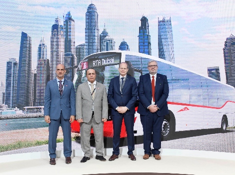 an image of Al Tayer and Håkan during the signing of new buses contract