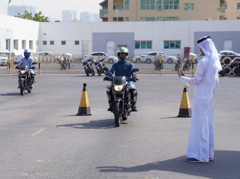 صورة من الحملات التفتيشية على منشآت تعليم القيادة
