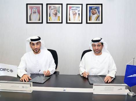 an image of Abdulla Yousef Al Ali, CEO of RTA’s Licensing Agency, and Khalid Al Zarouni, Senior Vice President and Registrar of Companies, at DIFC.