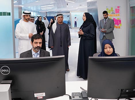 an image of Al Tayer inspecting Comprehensive Digital Experiment Lab