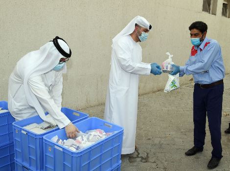 an image showing Dubai Taxi delivers Iftar to 4800 drivers