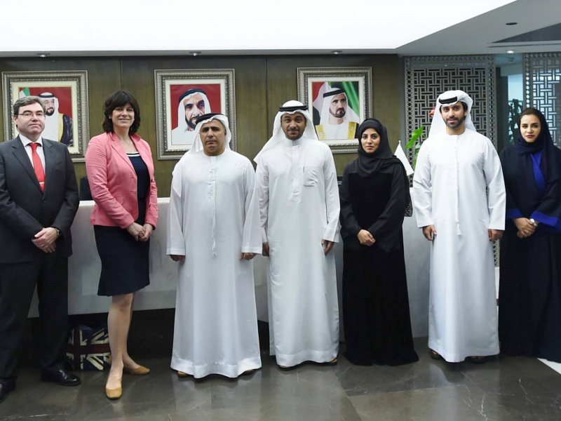  عنصر من مكتبة صور الهيئة عن الطاير يبحث مجالات التعاون مع وزير النقل البريطاني