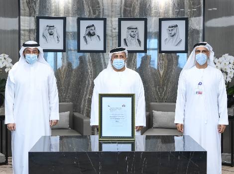 an image of Al Tayer receiving the certificate from RTA’s team