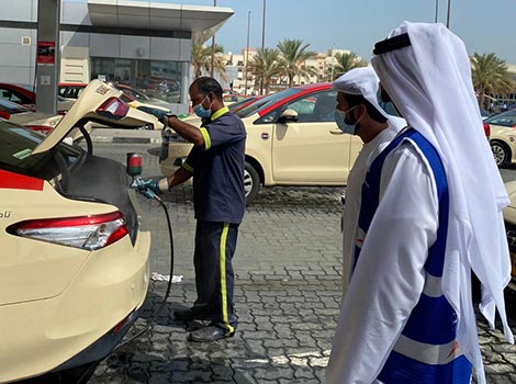 RTA inspector beside a taxi to ensure compliance with Covid-19 preventive measures