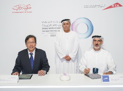 Article image of الطاير يشهد توقيع 3 مذكرات تفاهم في مجال القيادة الذاتية